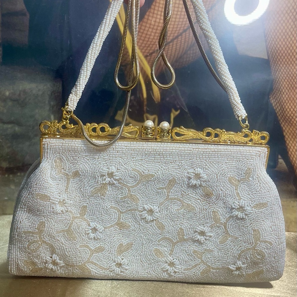 Vintage Fully Beaded white Glass Beads, Gold Frame, Pearl Kiss Lock  Japan Purse